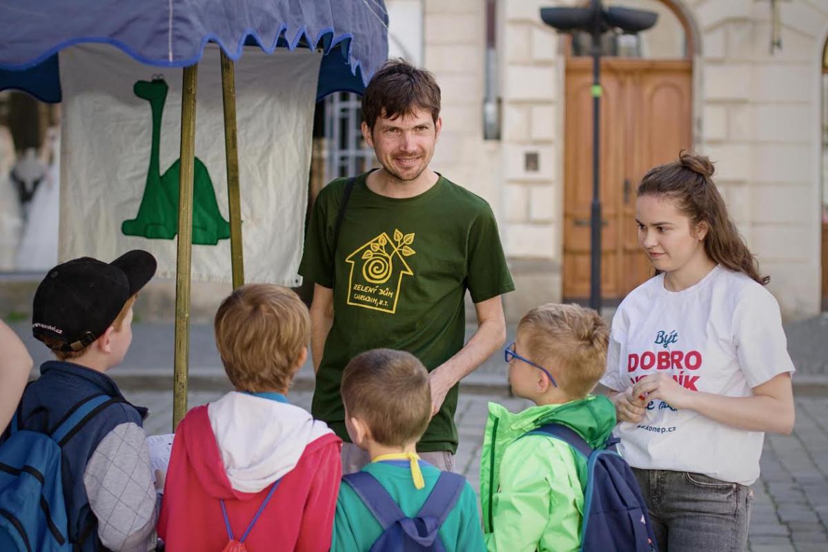 Máte ve svém okolí člověka, který bez nároku na odměnu pomáhá ostatním? Vážíte si prospěšné práce neziskových organizací?