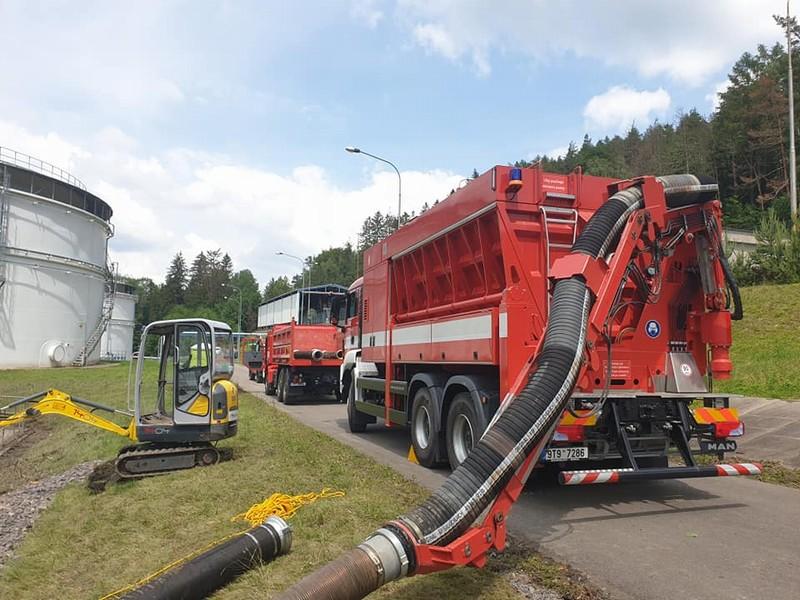 Areál SSHR u Heřmanova Městce je zabezpečen. Pokračuje sběr vzorků ze studní