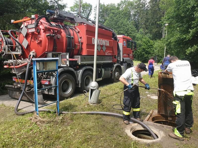 Areál SSHR u Heřmanova Městce je zabezpečen. Pokračuje sběr vzorků ze studní