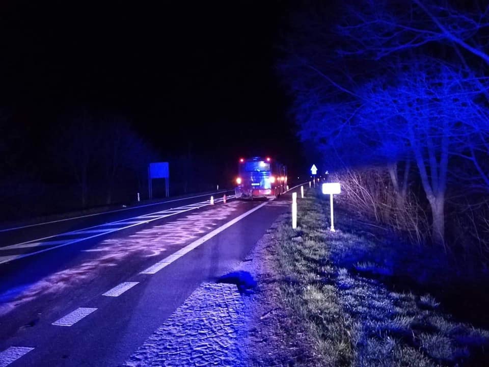 Nehoda autobusu a osobního vozu ve Slatiňanech | Foto JSDH Slatiňany