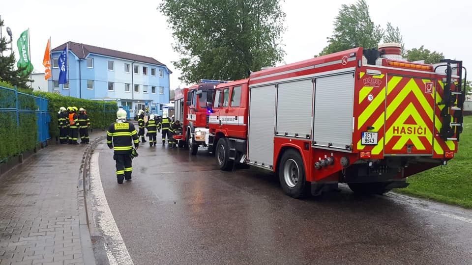 Déšť zaplavuje ulici K Májovu v Chrudimi