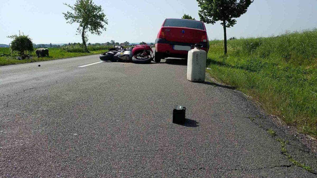 Dopravní nehoda motorkáře a osobního vozu ve Slatiňanech...