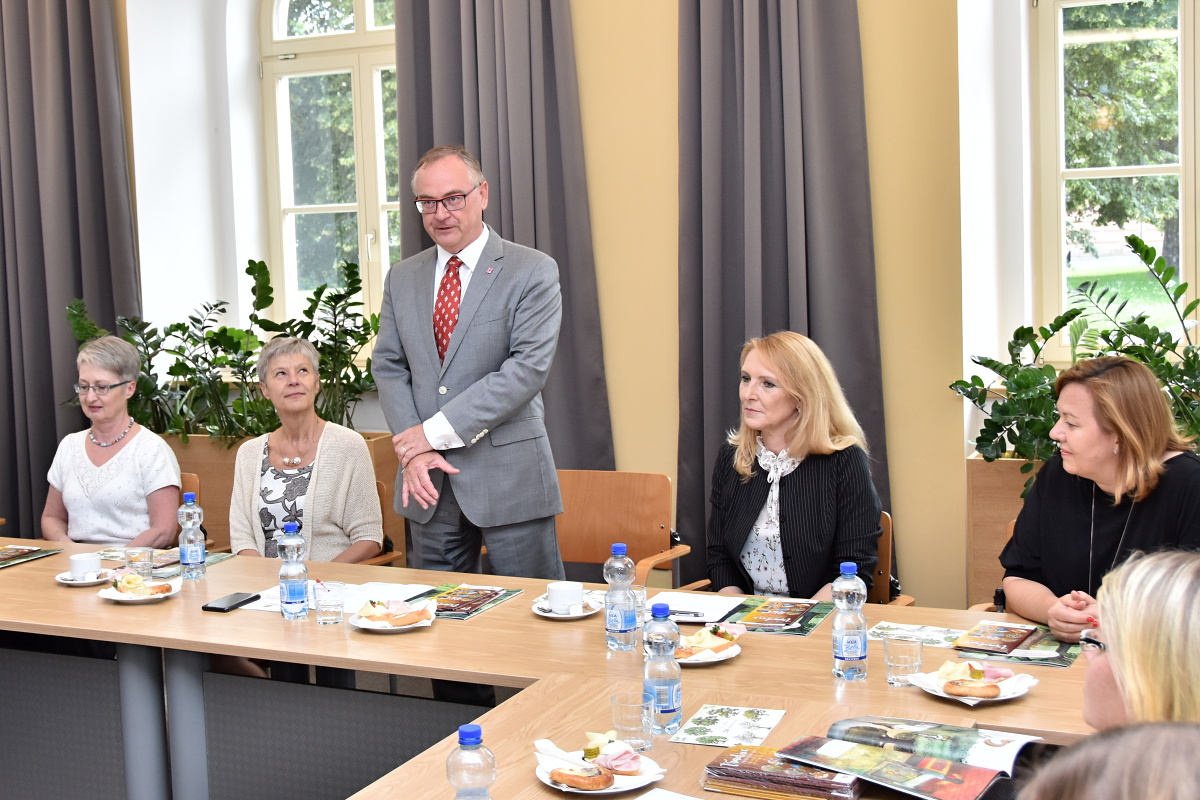 Obce se rozpomínají na staré zvyky a tradiční řemesla