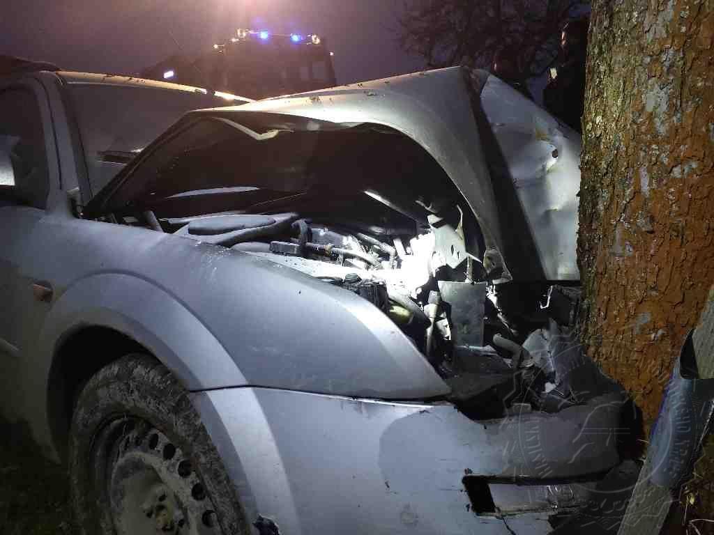 Řidiče osobního vozidla dnes ráno mezi obcemi Helvíkovice a Kameničná oslnilo protijedoucí auto.