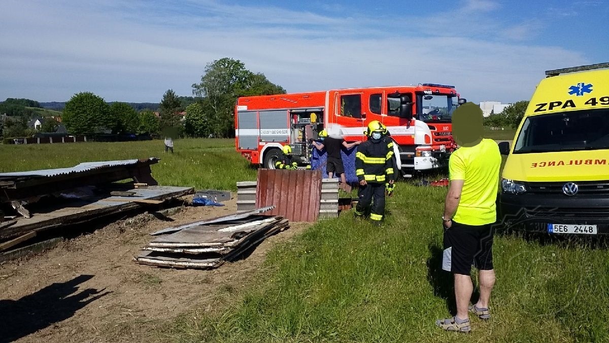 Zavalená osoba v Letohradě