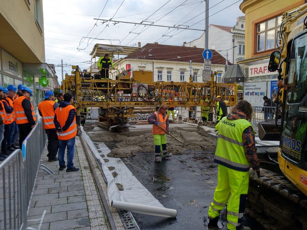 Oprava ulice Sladkovského se s takřka měsíčním předstihem chýlí ke konci