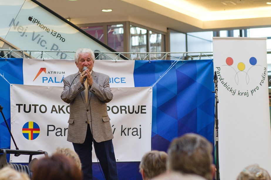 Svátek seniorů připravil příjemné odpoledne v paláci ATRIUM