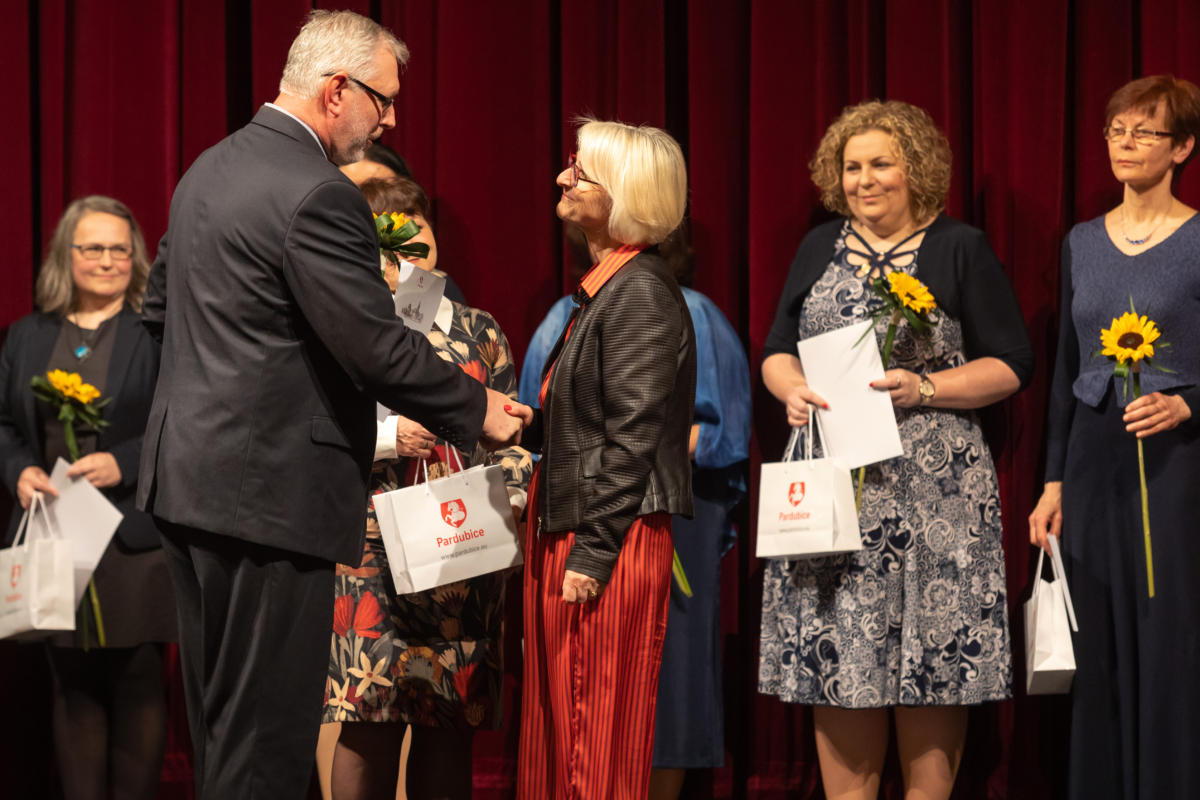 Pardubice ocenily další nej pedagogy | Foto: Tomáš Kubelka