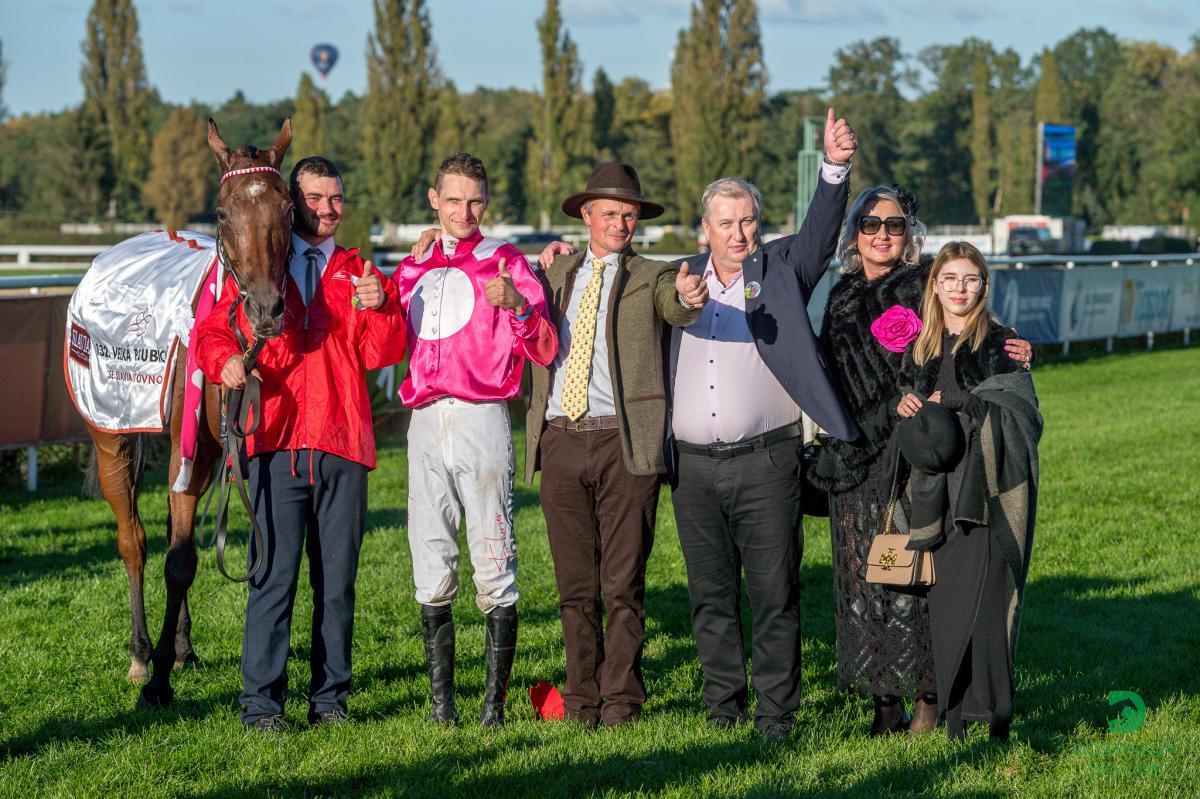 Vítězem 132. Velké pardubické se Slavia pojišťovnou je Mr Spex