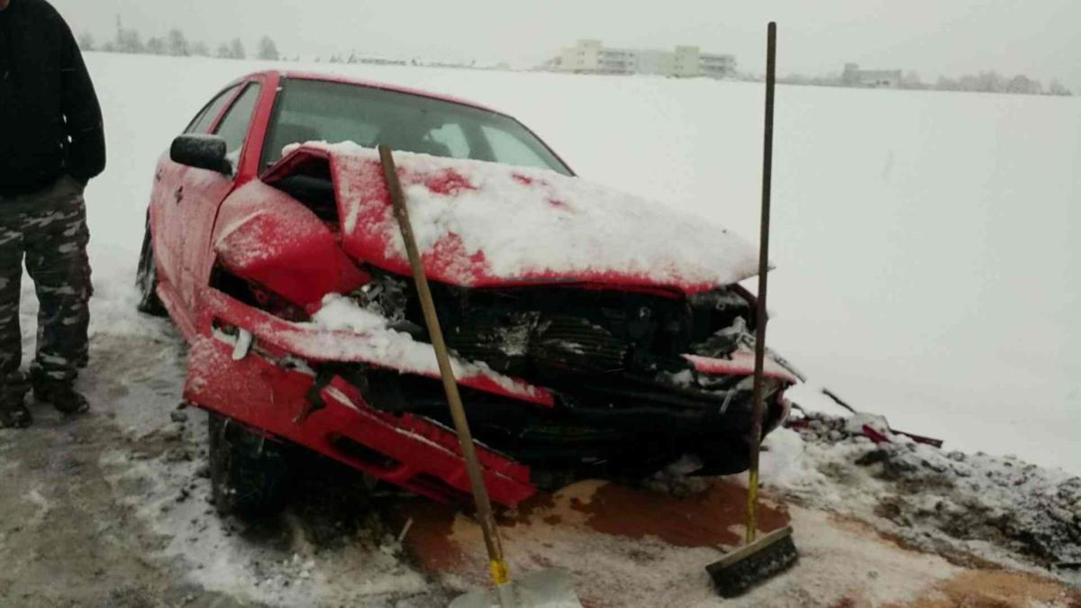 Čelní střet dvou osobních vozidel u Žamberka