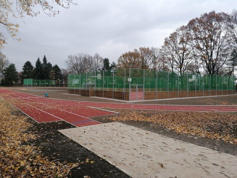 Sportoviště u ZŠ Družstevní získalo novou tvář