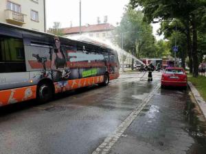 Požár autobusu v Gorkého ulici Pardubice