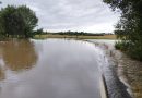 Aktuálně je uzavřených téměř 30 úseků krajských komunikací. Silničáři pomáhají obcím s přípravami na povodně